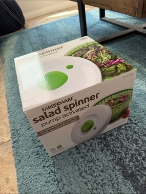NWT Farberware White Salad Spinner with Green Accents